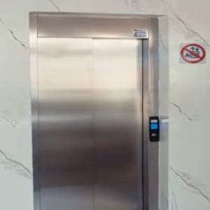 ELEVADOR HIDRÁULICO 4 PARADAS (450kg / 6 pessoas)