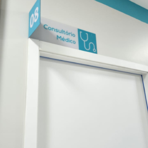 Placa Porta Amor Saúde 
 PS CRISTAL 2MM com dobra